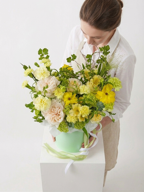 Elegant Yellow & White Flower Box